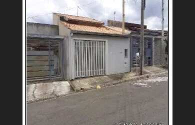 Imagem: A casa à venda possui 3 Dormitórios, 1 Banheiro, 1 Vaga na