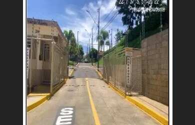 Imagem: A casa possui 2 Dormitórios, 1 Banheiro, 2 Vagas na garagem