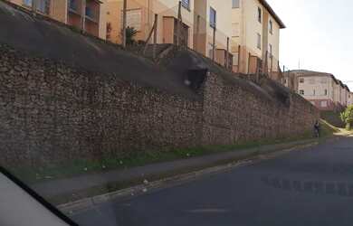 Imagem: O apartamento possui 2 Dormitórios, 1 Banheiro e 1 Vaga na