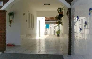 Imagem 2: Sobrado a venda em Peruibe com piscina, 5 dormitórios sendo 2 suites...