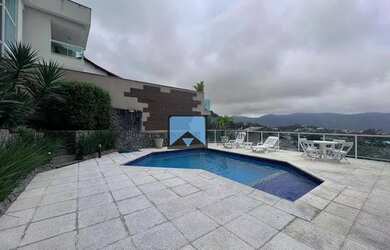 Imagem: A casa em condomínio possui 4 Dormitórios, 5 Banheiros, 407m²