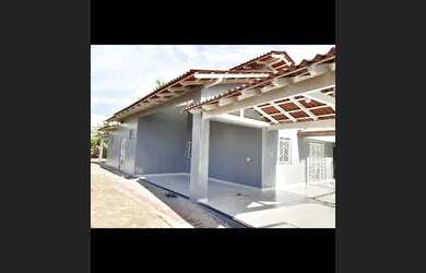 Imagem: A casa possui 4 Dormitórios, 3 Banheiros, 3 Vagas na garagem