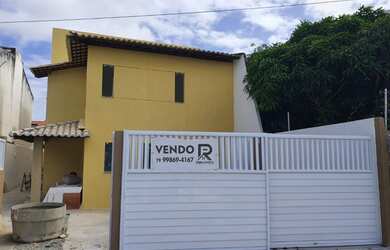 Imagem: A casa possui 3 Dormitórios, 1 Banheiro, 1 Vaga na garagem