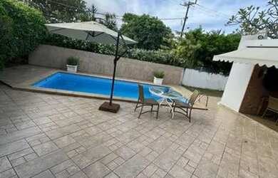 Imagem: A casa em condomínio possui 4 Dormitórios, 5 Banheiros, 3