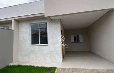 Imagem: A casa possui 3 Dormitórios, 2 Banheiros, 2 Vagas na garagem