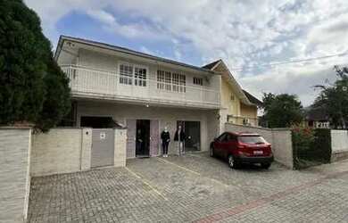 Imagem: O depósito possui 4 Vagas na garagem, 25m² de Área e está