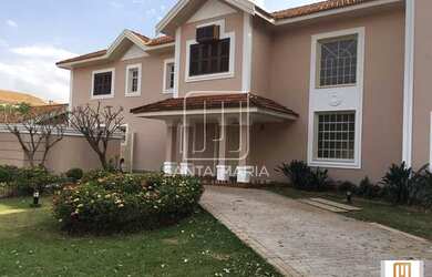 Imagem: A casa possui 4 Dormitórios, 5 Banheiros, 5 Vagas na garagem