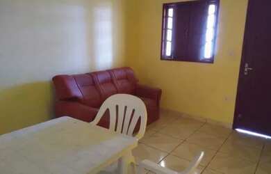 Imagem: A casa possui 2 Dormitórios, 1 Banheiro, 1 Vaga na garagem