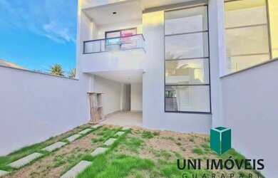 Imagem: A casa possui 3 Dormitórios, 4 Banheiros, 2 Vagas na garagem