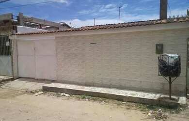 Imagem: A casa possui 3 Dormitórios, 3 Banheiros, 3 Vagas na garagem