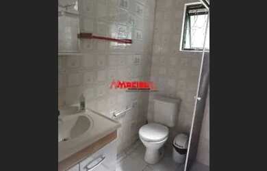 Imagem: A casa possui 3 Dormitórios, 1 Banheiro, 3 Vagas na garagem