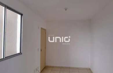 Imagem: O apartamento possui 2 Dormitórios, 1 Banheiro, 1 Vaga na garagem