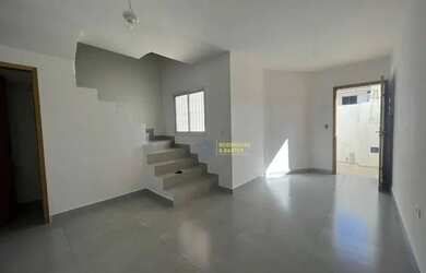 Imagem: A casa à venda possui 2 Dormitórios, 2 Banheiros, 1 Vaga na