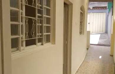 Imagem: A casa possui 2 Dormitórios, 1 Banheiro, 1 Vaga na garagem