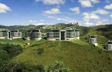 Imagem: O apartamento possui 4 Dormitórios, 5 Banheiros, 4 Vagas na