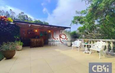 Imagem 4: Encantadora Casa com Localização Privilegiada no Coração de Itaipava, Toda Reformada, com