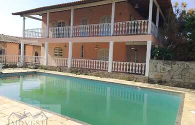 Imagem: A casa possui 3 Dormitórios, 3 Banheiros, 280m² de Área e