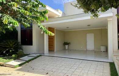 Imagem: A casa em condomínio possui 3 Dormitórios, 3 Banheiros, 4