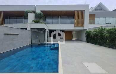 Imagem: A casa em condomínio possui 4 Dormitórios, 5 Banheiros, 3