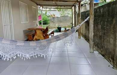 Imagem: A casa possui 3 Dormitórios, 2 Banheiros, 1 Vaga na garagem