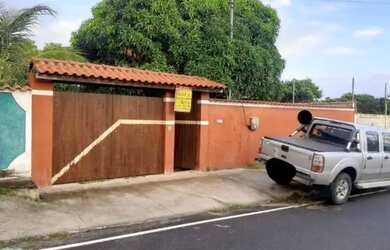 Imagem: A casa possui 2 Dormitórios, 3 Banheiros, 5 Vagas na garagem