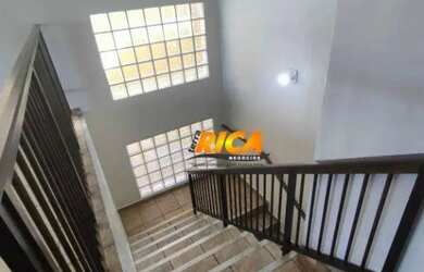 Imagem: A casa possui 5 Dormitórios, 5 Banheiros, 2 Vagas na garagem