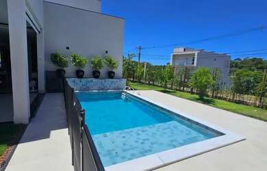 Imagem: A casa em condomínio à venda possui 4 Dormitórios e 3 Banheiros