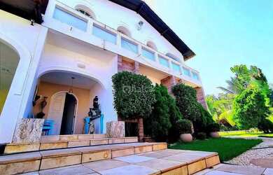 Imagem: A casa possui 5 Dormitórios, 5 Banheiros, 5 Vagas na garagem