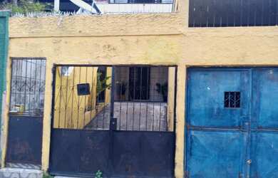 Imagem: O apartamento possui 3 Dormitórios, 1 Banheiro, 2 Vagas na