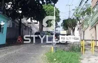 Imagem: A casa possui 4 Dormitórios, 3 Banheiros, 5 Vagas na garagem