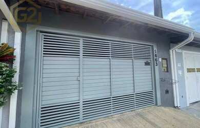 Imagem: A casa possui 2 Dormitórios, 1 Banheiro, 2 Vagas na garagem