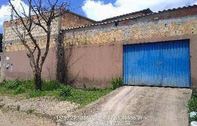 Imagem: A casa possui 2 Dormitórios, 1 Banheiro e 180m² de Área e