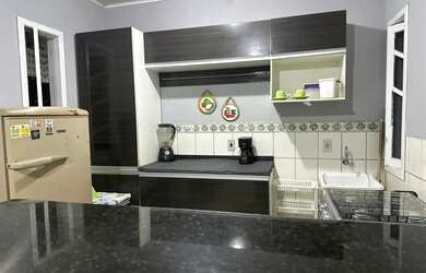 Imagem: O apartamento possui 1 Dormitório, Acomodam 3 pessoas, 1 Vaga