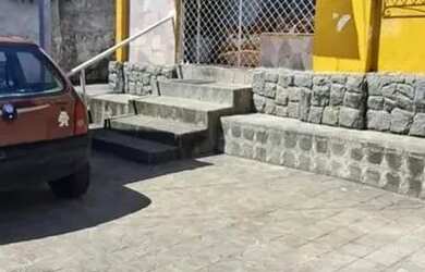 Imagem: A casa possui 3 Dormitórios, 2 Banheiros, 2 Vagas na garagem