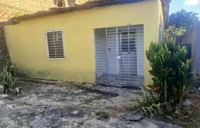 Imagem: A casa possui 2 Dormitórios, 1 Banheiro e está localizado