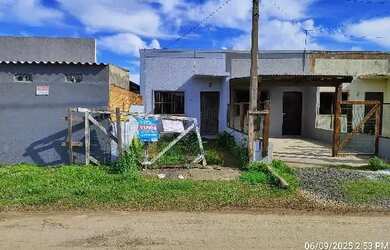 Imagem: A casa possui 1 Dormitório, 1 Banheiro e 300m² de Área e