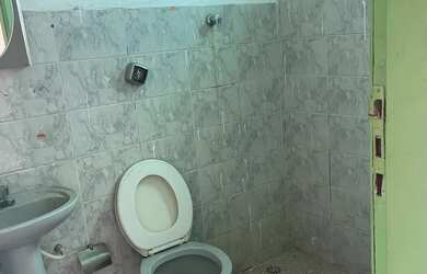 Imagem: A casa possui 2 Dormitórios, 2 Banheiros, 2 Vagas na garagem