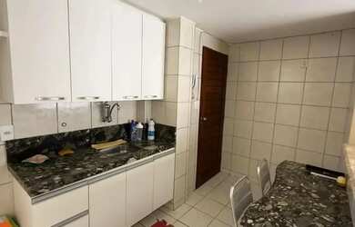 Imagem: O apartamento possui 3 Dormitórios, 1 Banheiro, 1 Vaga na garagem