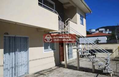 Imagem: O apartamento possui 1 Dormitório, 1 Banheiro, 1 Vaga na garagem