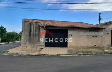 Imagem: A casa possui 2 Dormitórios, 2 Banheiros, 3 Vagas na garagem