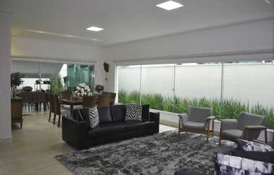 Imagem: A casa em condomínio possui 4 Dormitórios, 5 Banheiros, 2