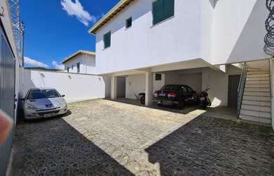 Imagem: A casa possui 2 Dormitórios, 2 Banheiros, 1 Vaga na garagem