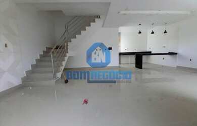 Imagem: A casa possui 2 Dormitórios, 1 Banheiro, 2 Vagas na garagem