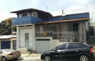 Imagem: A casa possui 2 Dormitórios, 1 Banheiro, 1 Vaga na garagem