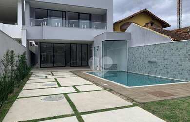 Imagem: A casa em condomínio possui 4 Dormitórios, 5 Banheiros, 4