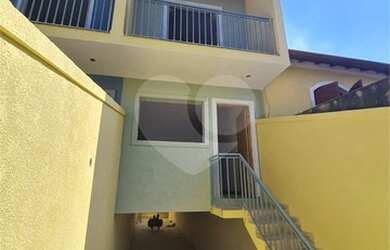 Imagem: A casa possui 3 Dormitórios, 2 Banheiros, 3 Vagas na garagem