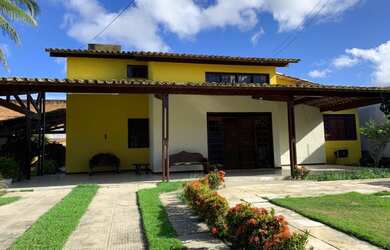 Imagem: A casa possui 4 Dormitórios, 4 Banheiros, 5 Vagas na garagem