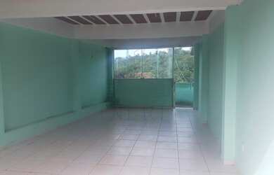 Imagem: A casa possui 2 Dormitórios, 1 Banheiro, 2 Vagas na garagem