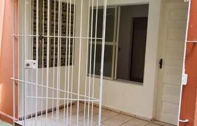 Imagem: A casa em condomínio possui 3 Dormitórios, 2 Banheiros, 1