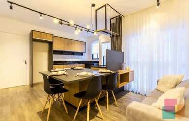 Imagem: O apartamento possui 2 Dormitórios, 1 Banheiro, 1 Vaga na garagem